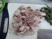 回锅肉炒蒜苔做法图解4)