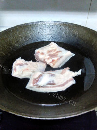 香飘十里的青椒回锅肉做法图解3)