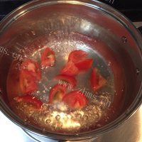 酸甜鲜香的猪肝瘦肉番茄汤的做法图解三