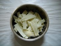 腊肉炒豆丝做法图解1)