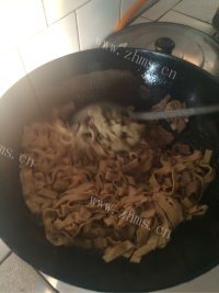 家常菜韭菜炒干豆腐做法图解6)