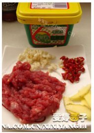 豆酱蒜香牛肉拌面做法图解2)