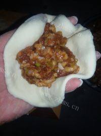 自己做的猪肉大葱馅饼做法图解6)