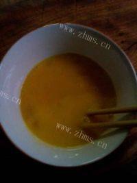 金灿灿的菠萝炒饭做法图解3)