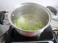 芹菜拌木耳做法图解3)