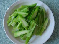 家常菜芥兰炒牛肉做法图解3)