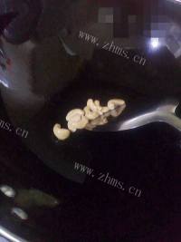 鲜美的腰果杂蔬番茄盅做法图解4)