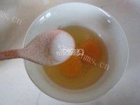美味的蟹黄蛋做法图解3)