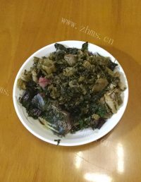 美味的家乡咸菜蒸鱼做法图解3)