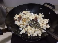 家常菜花菜炒腊肉做法图解3)