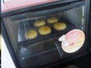 甜软的广式五仁月饼