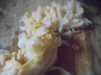 美味的酸菜排骨汤做法图解6)