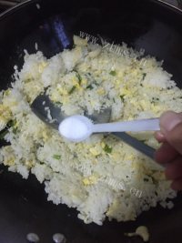 诱人的蛋炒饭做法图解6)