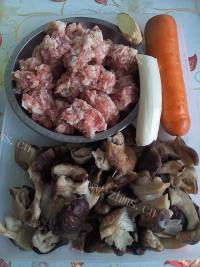 美味的胡萝卜香菇肉馅饺子做法图解1)