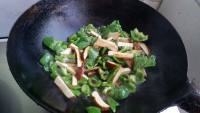 家常菜青椒炒豆腐干做法图解5)