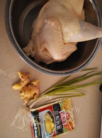 美味的电饭锅盐焗鸡做法图解1)