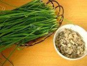 好吃的韭菜炒虾做法图解1)