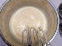 色香味俱全的海绵蛋糕做法图解4)