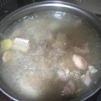 好喝的牛尾骨汤做法图解3)