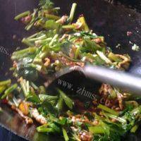 家常菜芹菜炒肉丝做法图解7)