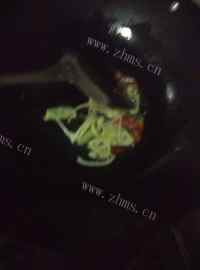 美味的清炒鱿鱼做法图解8)