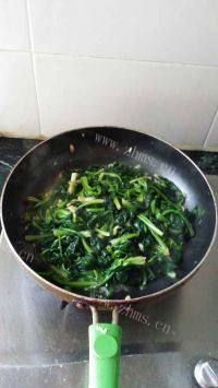 蒜茸菠菜做法图解4)