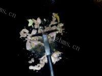 甘脆的花菜炒肉片做法图解5)
