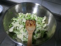 家常菜炒菜花做法图解4)