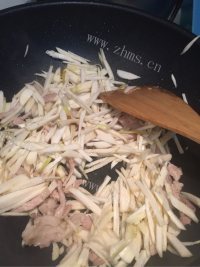 美味的茭白肉丝做法图解6)
