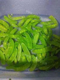 家常菜荷兰豆炒腊味做法图解1)