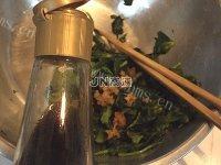 十分诱人的凉拌菠菜做法图解11)
