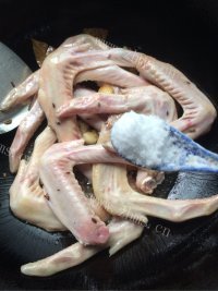美味的红烧鸭翅做法图解7)