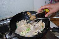 秀色可餐的平菇炒鸡蛋做法图解5)
