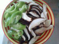 家常菜香菇炒豆芽做法图解2)