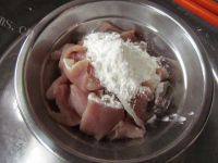家常菜白菜木耳炒肉片做法图解2)