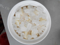 美味的川贝百合雪梨汤做法图解3)