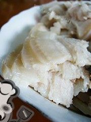 家常菜芹菜回锅肉做法图解5)