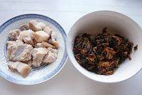 家常梅干菜烧肉做法图解4)