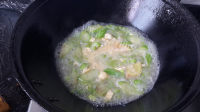 美味的丝瓜毛豆子炒蛋做法图解7)