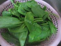 迷人的蒜蓉菠菜做法图解2)
