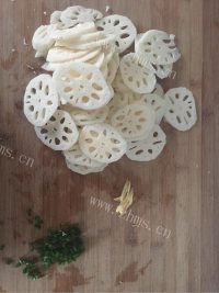 好吃的清炒藕片做法图解2)