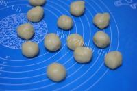 美味的万圣节蜘蛛饼干做法图解7)
