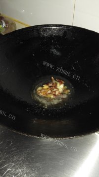 咸甜适中的蒜苔炒腊肉做法图解2)