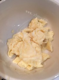 胡萝卜炒鸡蛋做法图解7)