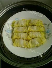 百吃不厌的白菜肉卷做法图解8)