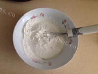 自制酸奶戚风做法图解4)