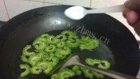 家常菜苦瓜摊鸡蛋做法图解7)