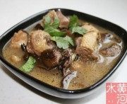 营养丰富的蘑菇炖小鸡