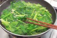 蒜蓉炒菠菜做法图解3)