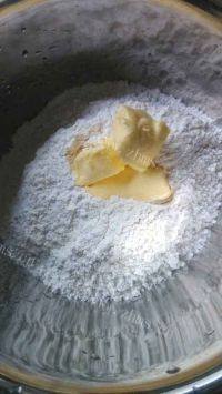 美味玫瑰司康饼干做法图解6)